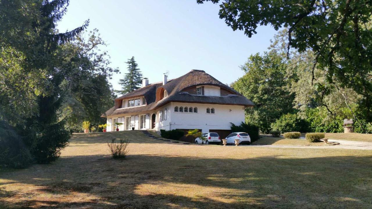 La Belle Chaumiere Bed & Breakfast Bretagne-de-Marsan Exterior photo